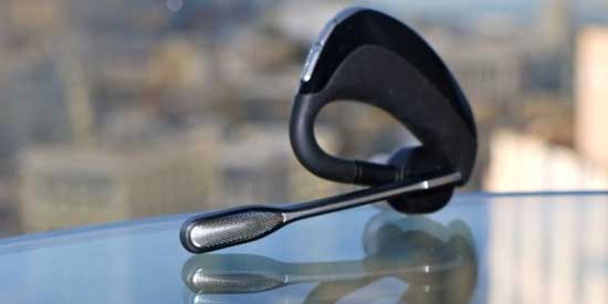 Лучшая блютуз гарнитура - Plantronics Voyager Pro