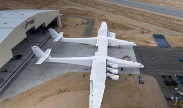 Новый мега-самолёт Stratolaunch Model 351 впервые показали публике