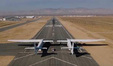 Пробная пробежка знаменитого Stratolaunch перед первым взлетом [видео]